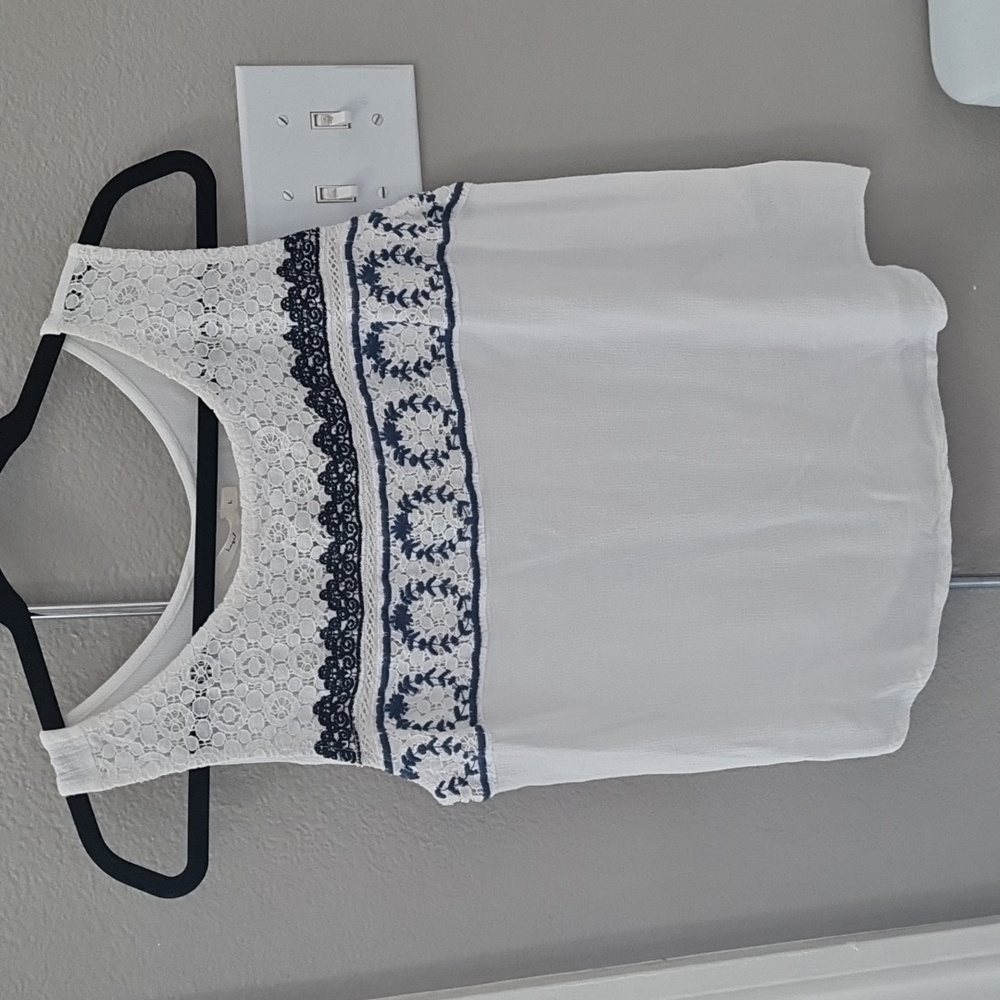 New HAZEL EMBROIDERY Top
